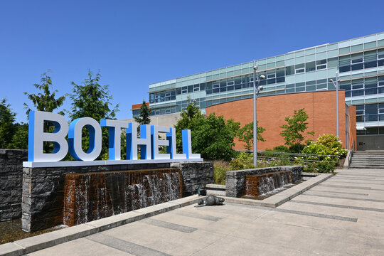 BOTHELL, WASHINGTON - 3 JULY 2023: Fountain at the City Hall at 18415 101st Ave NE.