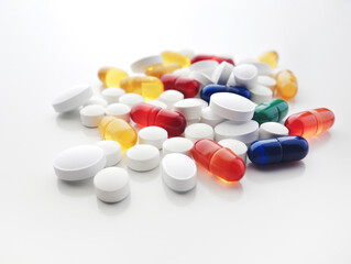 薬　白背景　AI生成画像　ジェネレーティブAI