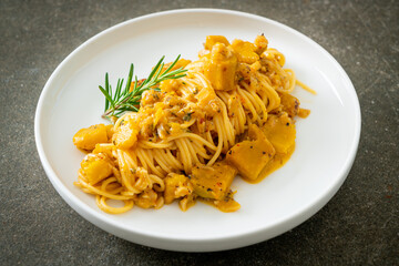pumpkin spaghetti pasta alfredo sauce