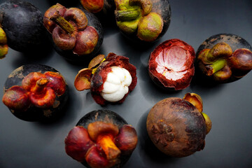 Fototapeta premium Mangosteen, Mangosteen group on black background, white meat