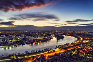 Die Sicht vom Hornfelsen auf die Stadt Basel ist am Abend sehr schön - obrazy, fototapety, plakaty