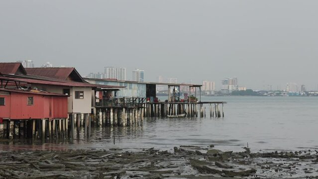Chew Jetty UNESCO Chinese settlement listed with Chew clan wooden paths, colorful street art and buildings. It is known for its traditional food and shops.