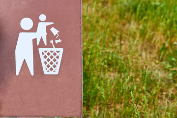 A poster calling for teaching children to throw garbage in designated places