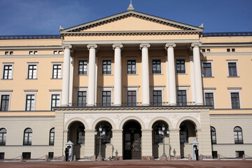 Fototapeta na wymiar Royal palace in Slottsparken - Oslo - Norway