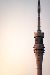 Fernsehturm Dresden Detail im Abendlicht