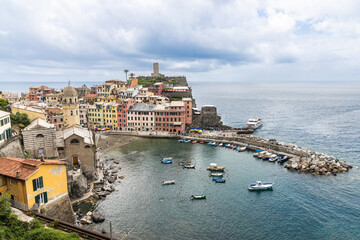 Obraz premium Close aerial view of Vernazza village along trekking trail from Monterroso, one of the five villages along Cinque Terre hiking trail, Italy