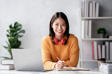 Distance education learning concept, Young woman in sweater stud