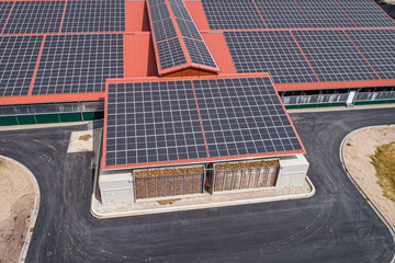 Luftaufnahme - Neubau eines Schweinestalles mit hoher Tierhaltungsstufe, die Dächer sind mit PV -...