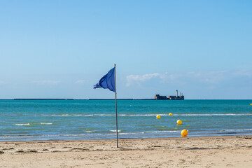 Pavillon bleu sur la plage de Boulogne-sur-Mer, sur la Côte d'Opale.