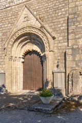 Fototapeta na wymiar Portail de l'église Saint-Michel de Le Wast