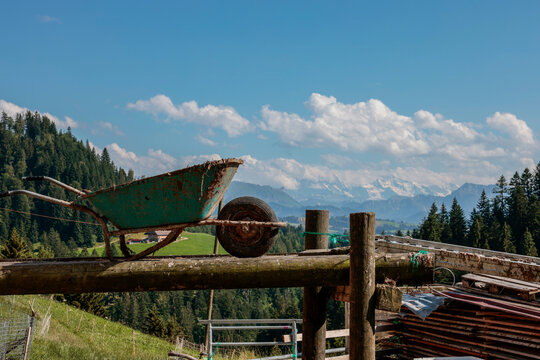 mistgarette bauernhof schweiz aussicht emmental trub eiger m&ouml;nch