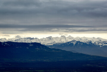 Fototapeta na wymiar Paysage de montagne en hiver