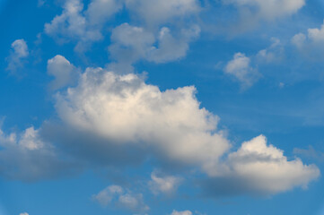 Fototapeta na wymiar Clear blue sky and beautiful white clouds.