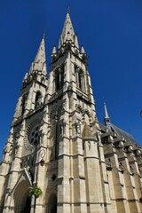 La façade de la cathédrale Notre-Dame-de-l'Annonciation de Moulins