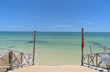 View of the horizon from tropical beach