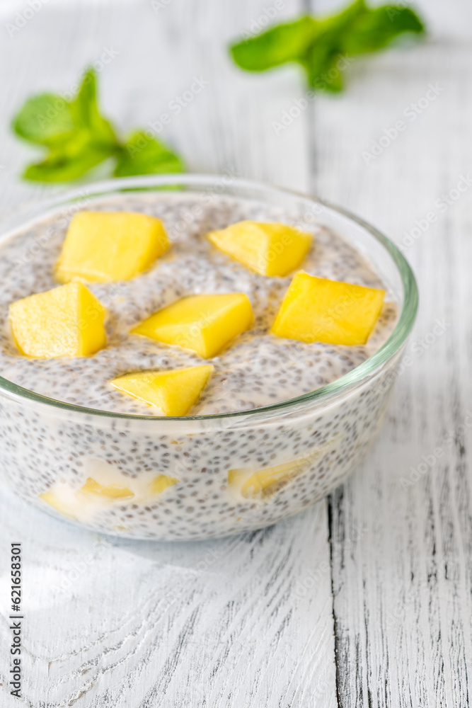 Sticker chia pudding with mango