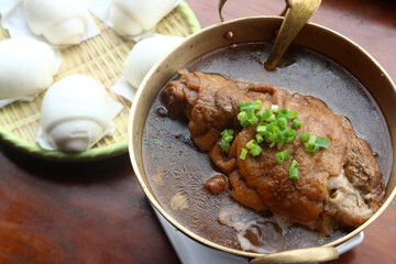 stewed pork leg