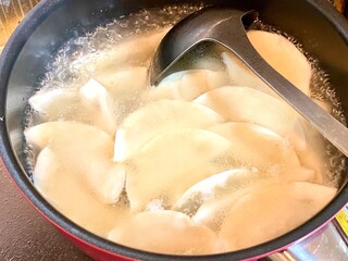 【おうちごはん】水餃子調理中