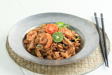 Seafood Kwetiau with Egg, Shrimps, FIsh Meatball, and Lime