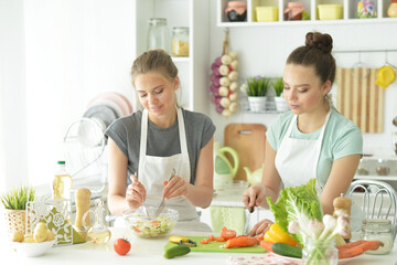Obraz na płótnie Canvas Beautiful teenagers cooking