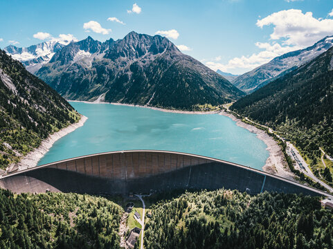Schlegeis Stausee im Zillertal mit Blick auf den Gletscher