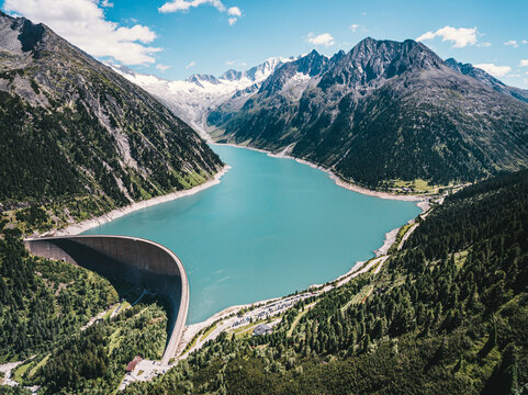Schlegeis Stausee im Zillertal mit Blick auf den Gletscher