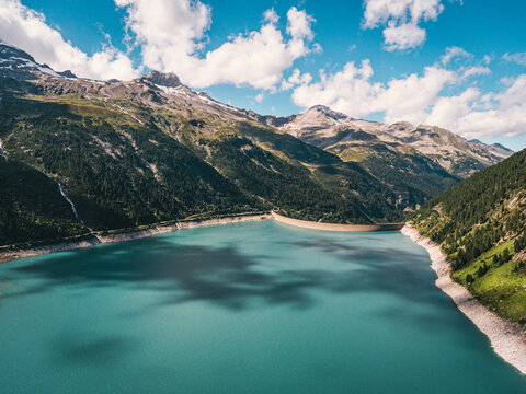 Schlegeis Stausee im Zillertal mit Blick auf den Gletscher