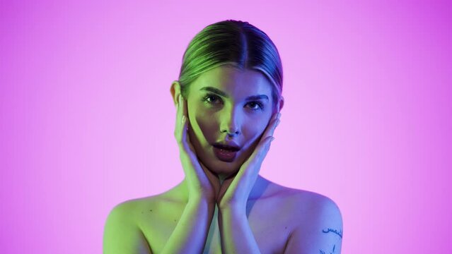 Zatroskana mina kobiety