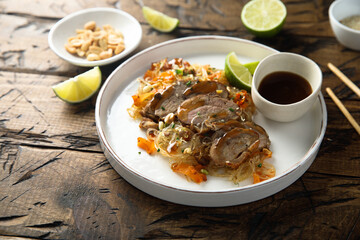 Rice noodles with pork and peanut