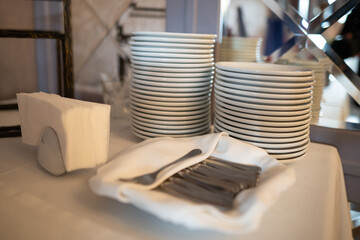 Fototapeta na wymiar many clean white cups and plates on the table