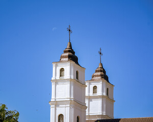 Fototapeta na wymiar church, architecture, cathedral, religion, sky, cross, 