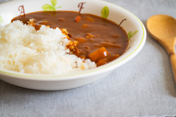 お家で食べる時短料理であるカレーライスは、とても具だくさんです。