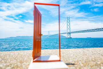 日本の本州と淡路島を結ぶ吊橋である明石海峡大橋の写真 - obrazy, fototapety, plakaty