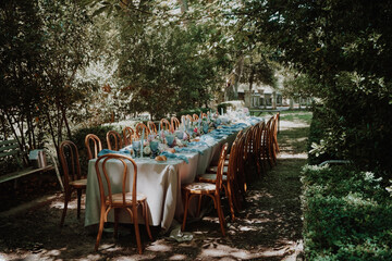 floral table decoration for wedding celebration