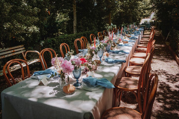 floral table decoration for wedding celebration