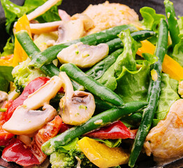 green bean salad with chicken and various vegetables