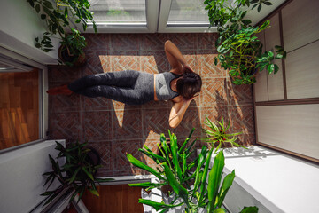 Woman doing crunches