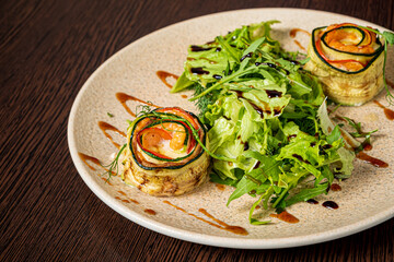 zucchini rolls with salad and sauce