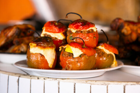 The stuffed rocoto is a Peruvian dish of Arequipa origin, stuffed with beef tenderloin, peanuts, chopped onion, raisins and cheese, as well as being seasoned with spices 