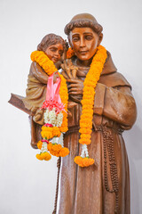 Obraz premium Saint Anthony and Child Jesus catholic statue
