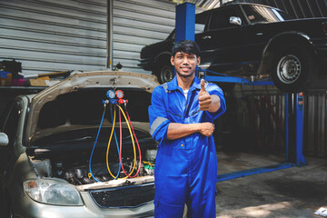 Mechanic inspects and maintains the engine for the customer. An app to write checklists for repair...