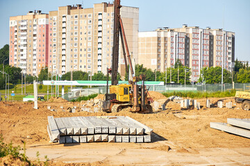 Construction site.Equipment for installing piles in the ground, a heavy machine for driving pillars work