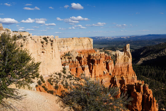Landscape images from Paria View in Bryce Canyon National Park in Utah during spring.
