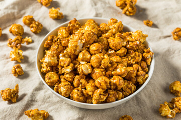 Homemade Caramel Pop Corn