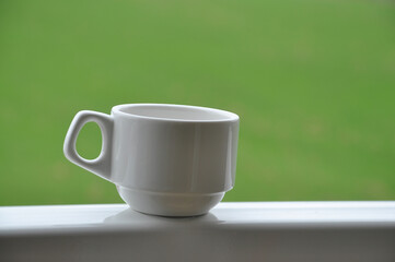 xícara de café ou chá em fundo verde de spa 