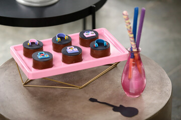 Docinhos musicais encantam a mesa de festa infantil. Uma combinação perfeita de sabor e melodia para uma comemoração inesquecível.