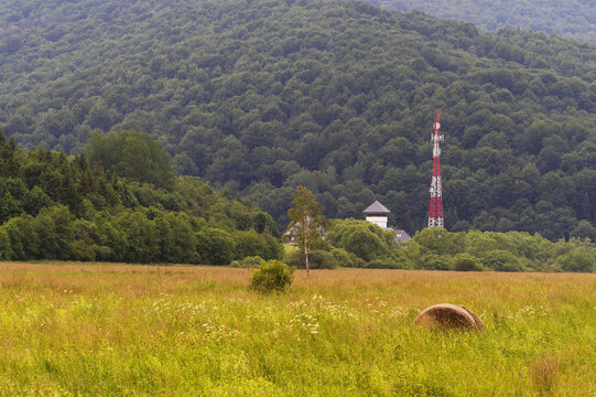 Widok na Ustrzyki G&oacute;rne w Bieszczadach.