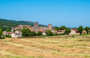 Le village de Sainte-Eulalie-de-Cernon,  en Aveyron, France