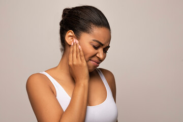 Black woman having ear pain, touching her painful head - obrazy, fototapety, plakaty