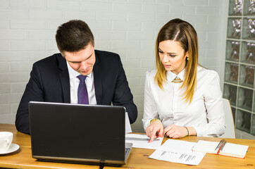 Obraz premium business couple working together on project at modern startup office.